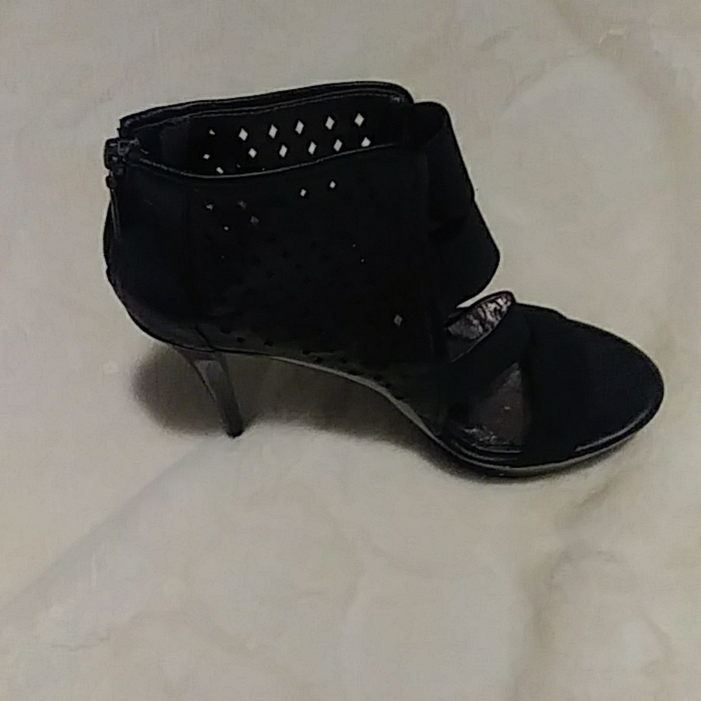 Shoes - Picture 2 of 4